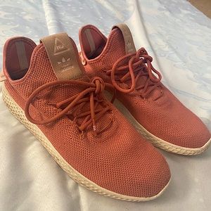 Size 8 AdidasxPharrell Williams Rose Tennis shoe
